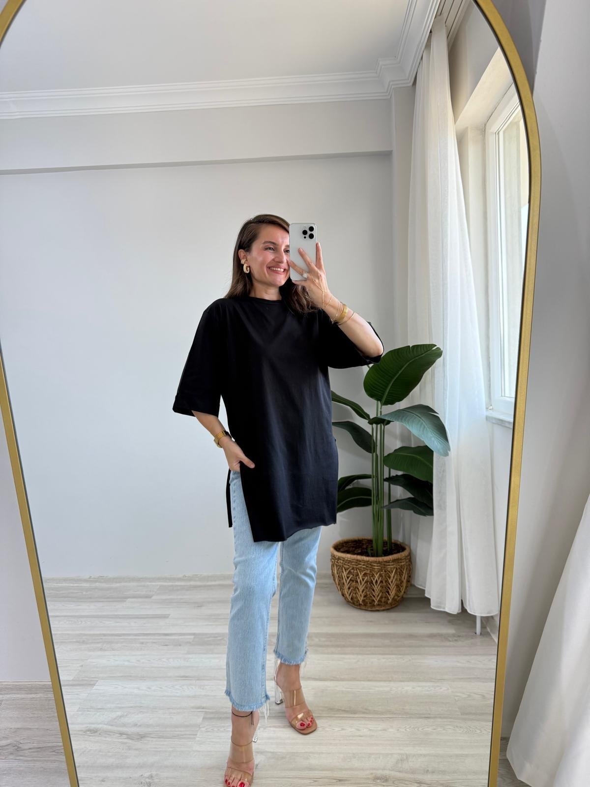 Siyah Bisiklet Yaka Yanları Yırtmaçlı Tshirt 279024