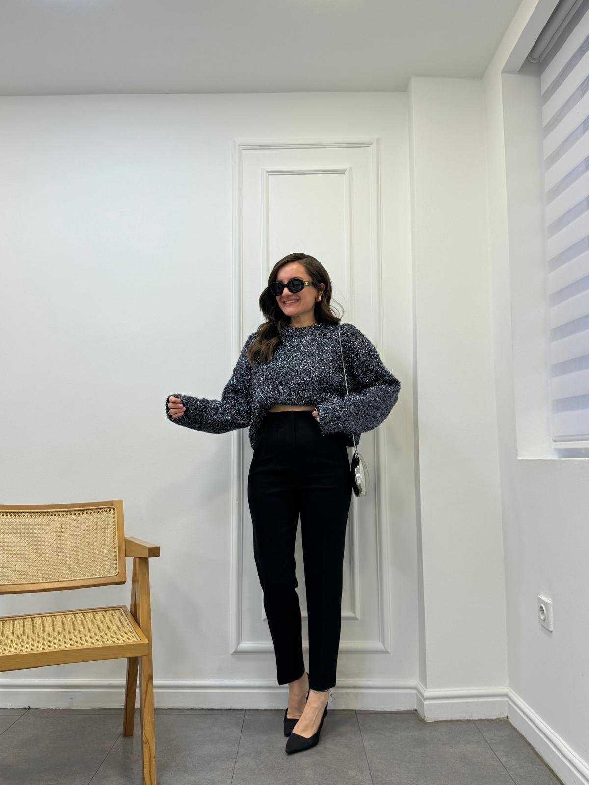 Siyah Bisiklet Yaka Yumoş Simli Triko Kazak 10470