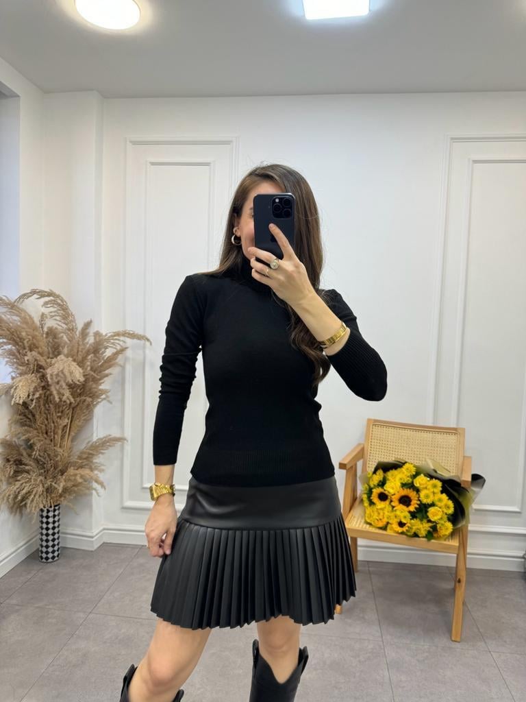 Siyah Boğazlı Triko Bluz 013