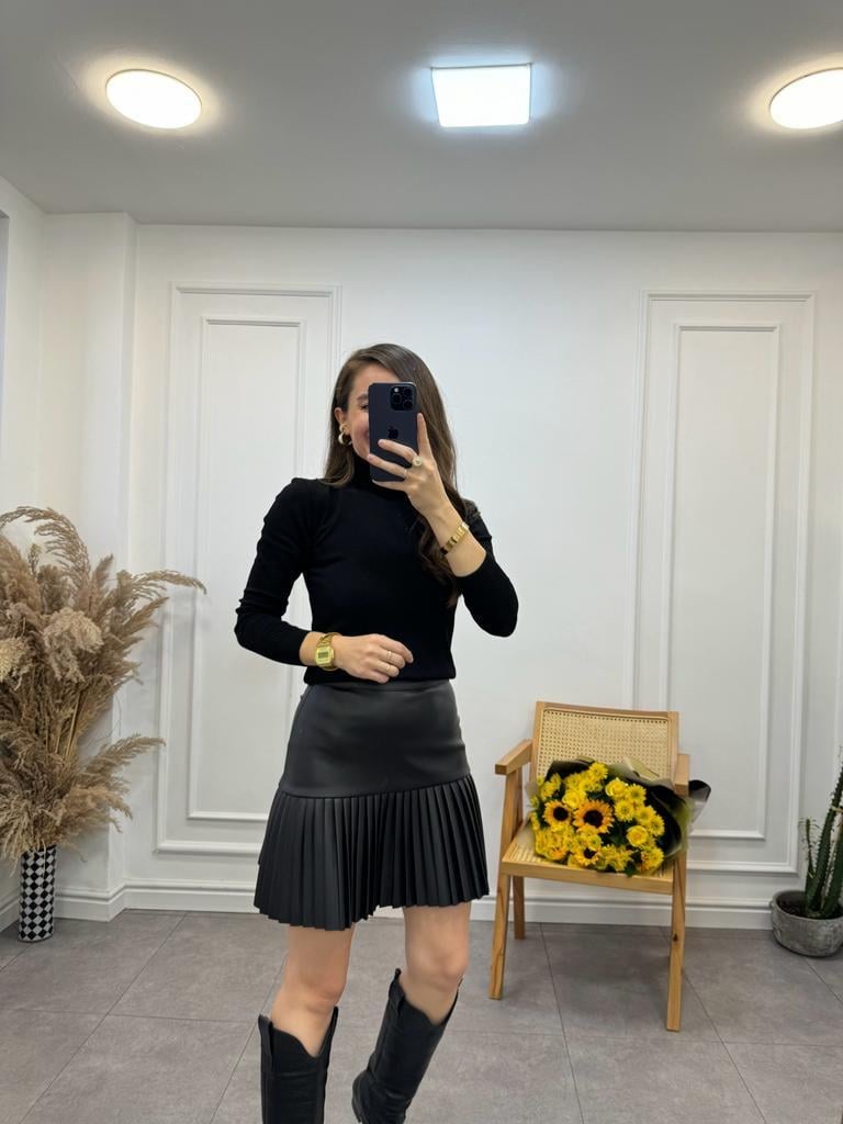 Siyah Boğazlı Triko Bluz 013