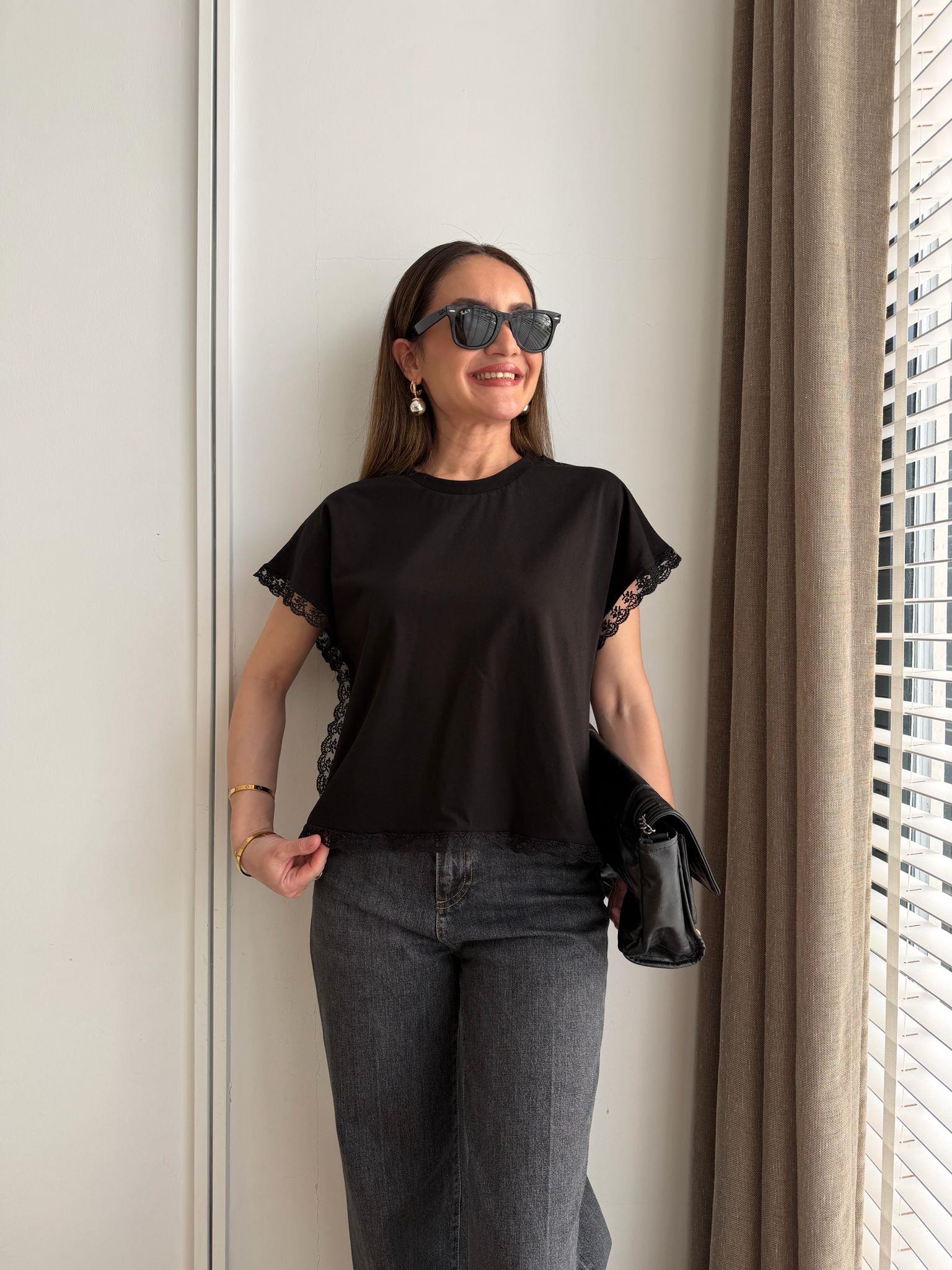 Siyah Dantel Detaylı Bisiklet Yaka Tshirt 2372