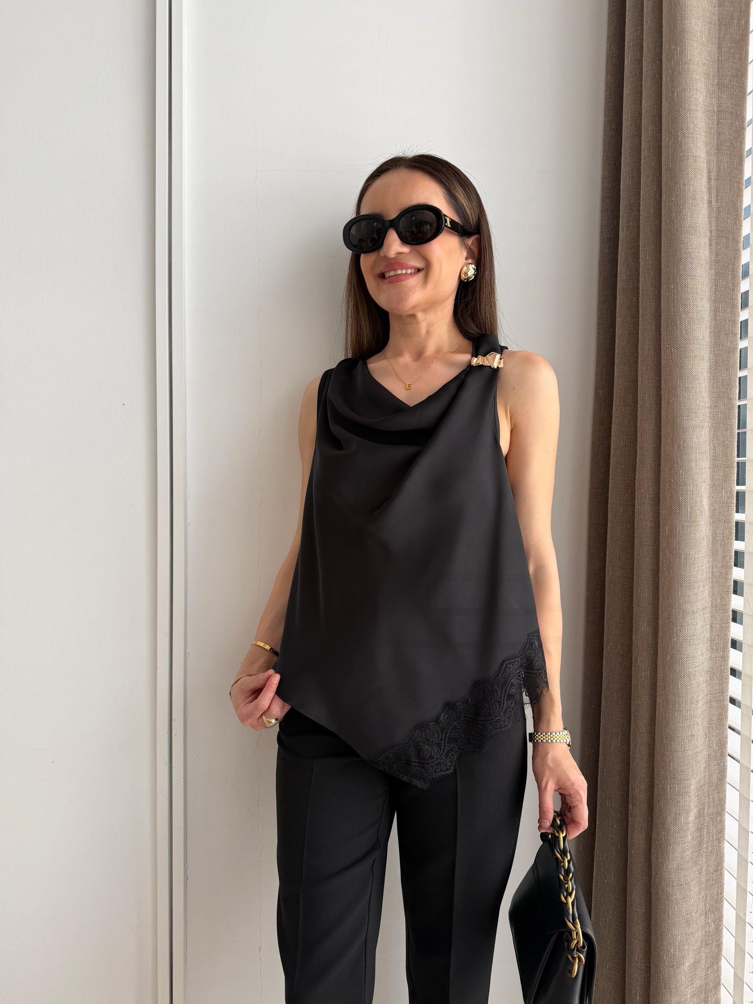 Siyah Degaje Yaka Dantel Detaylı Bluz 39351