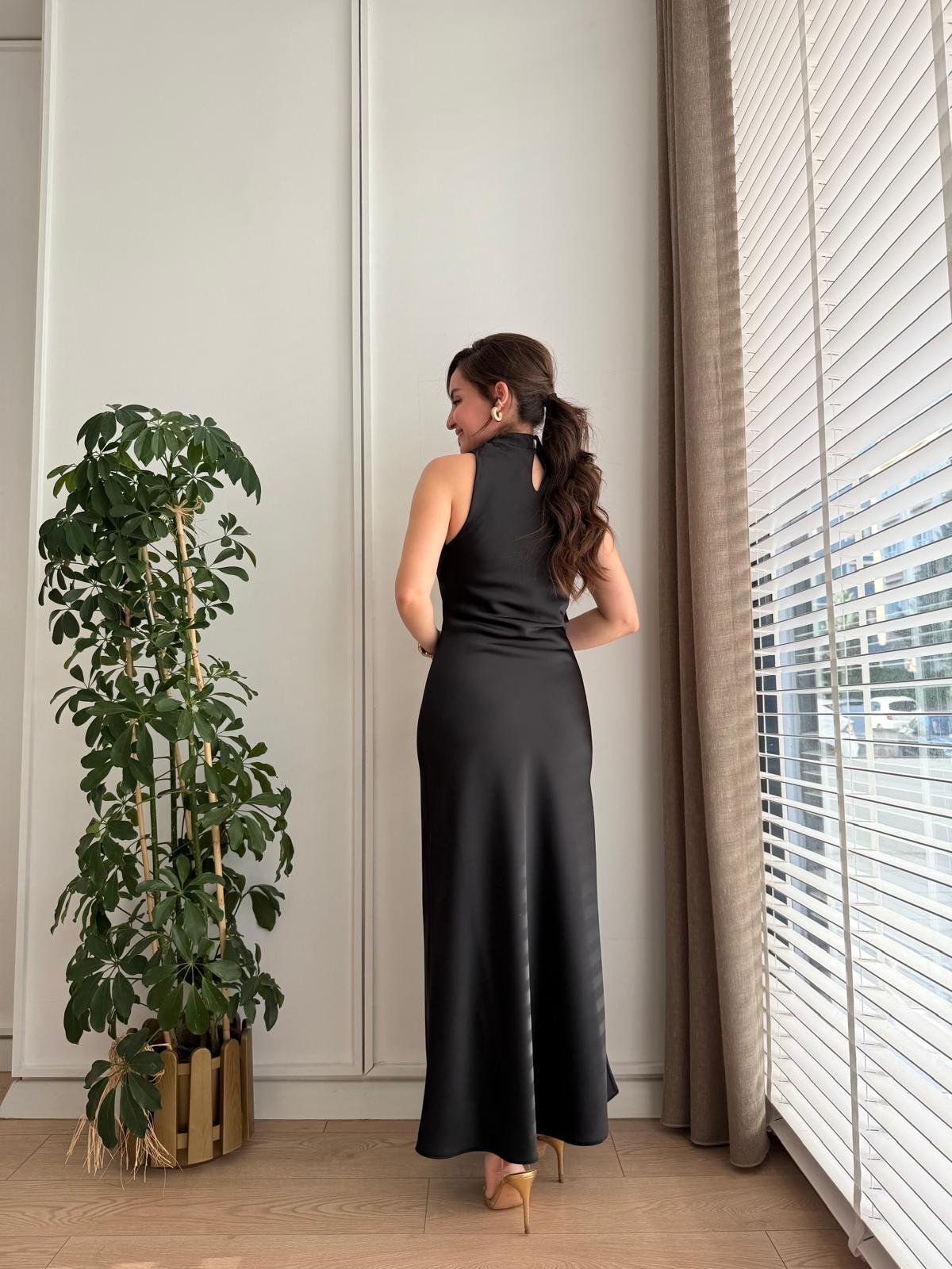 Siyah Degaje Yaka Omuz Drapeli Saten Elbise 0557