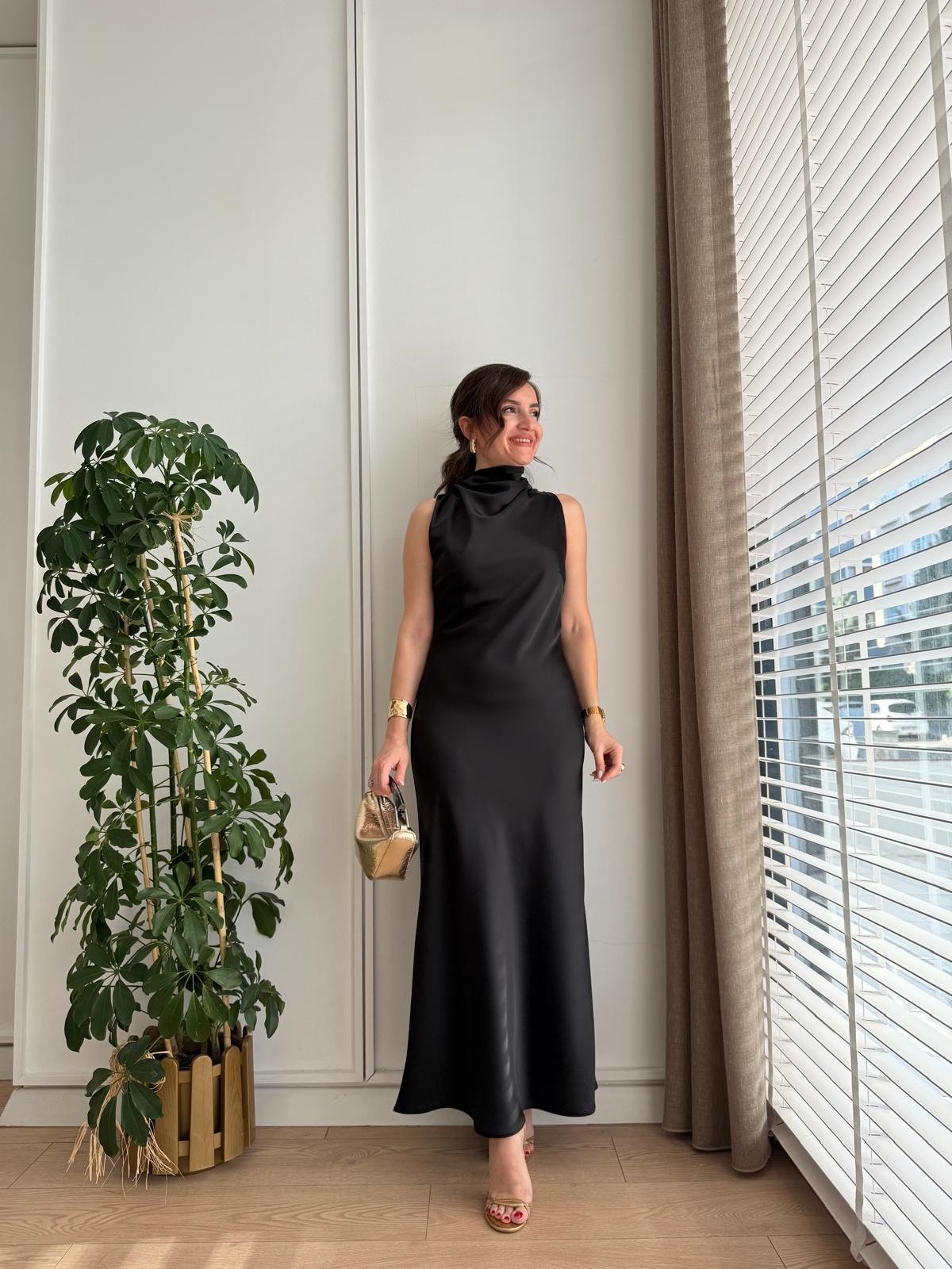 Siyah Degaje Yaka Omuz Drapeli Saten Elbise 0557