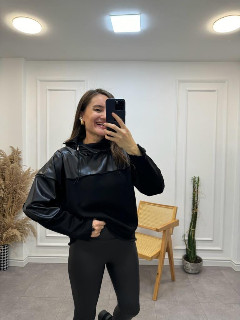 Siyah Deri Detaylı Boğazlı Sweatshirt 27265