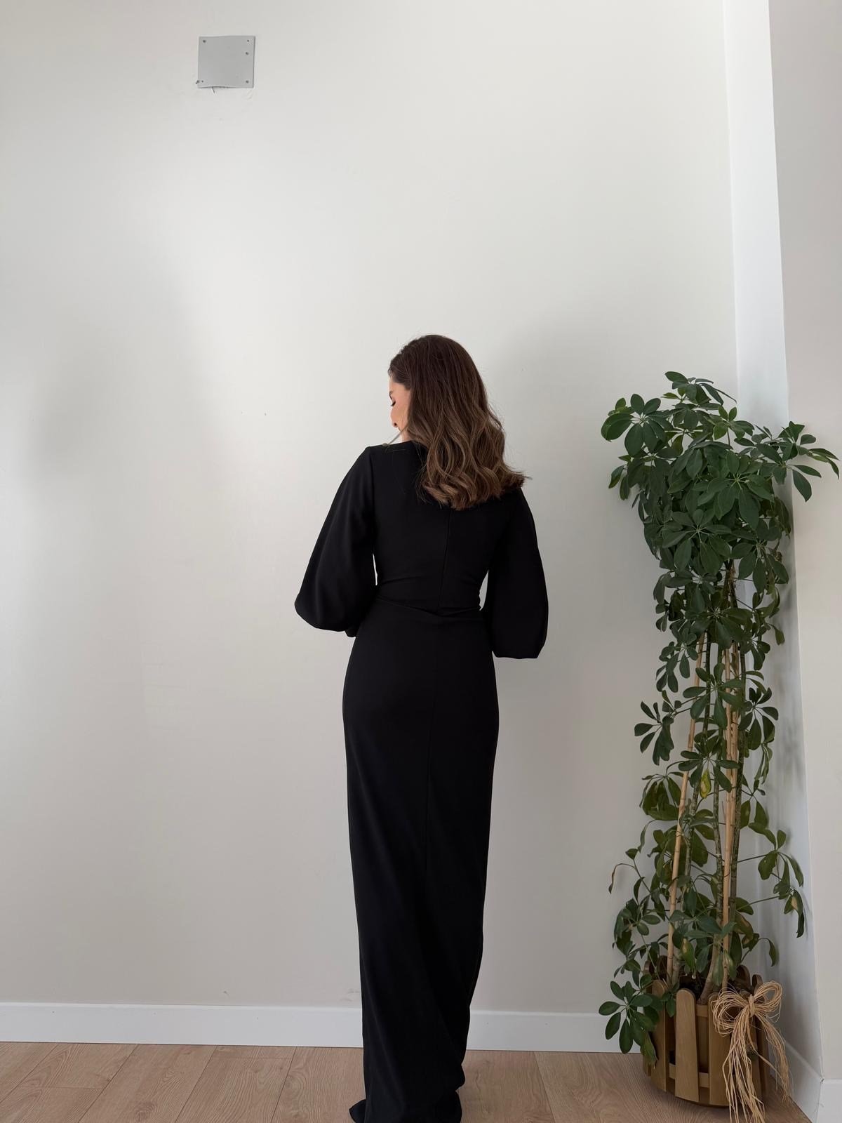 Siyah Dik Yaka Bel Taş Detaylı Elbise 262752