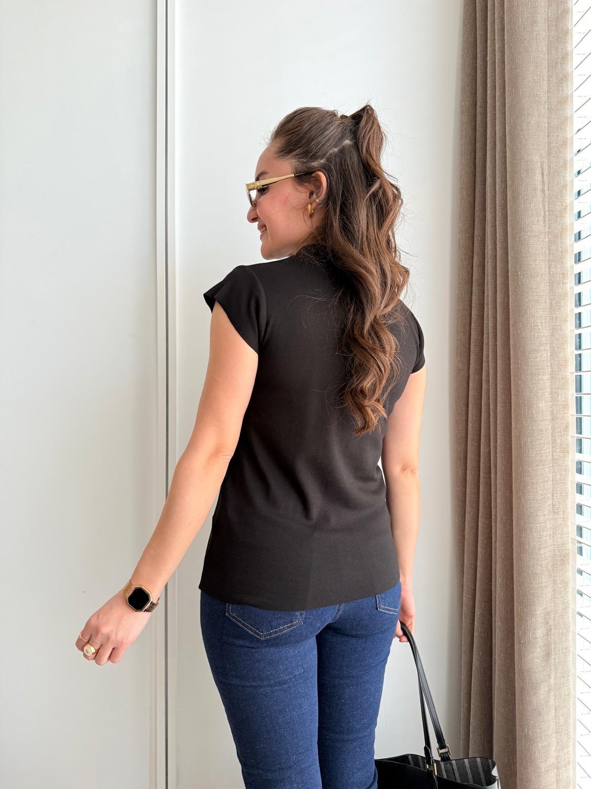 Siyah Dik Yaka Kol Detaylı Bluz 5073