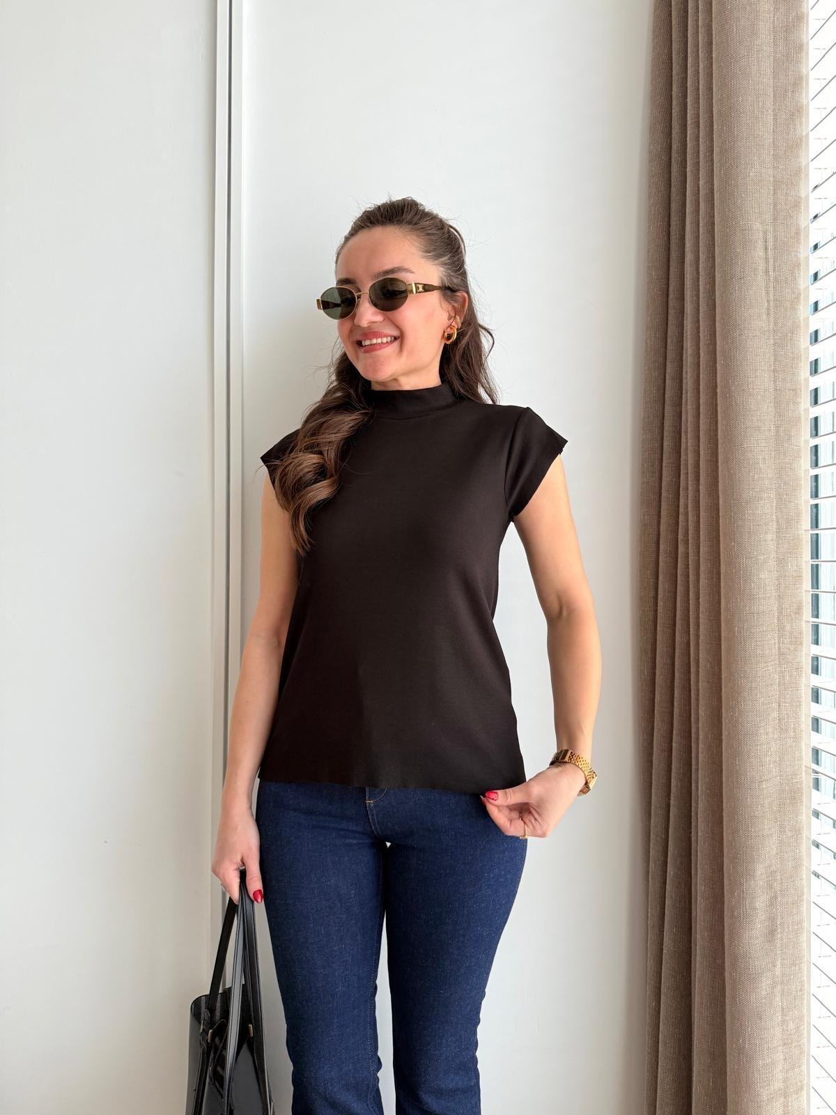 Siyah Dik Yaka Kol Detaylı Bluz 5073