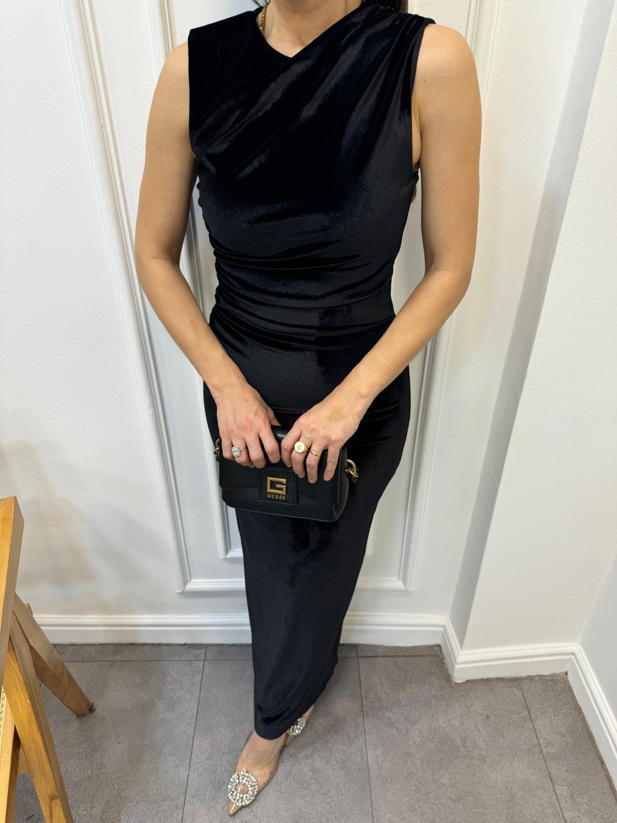 Siyah Drapeli Arka Yırtmaçlı Kadife Elbise 8175