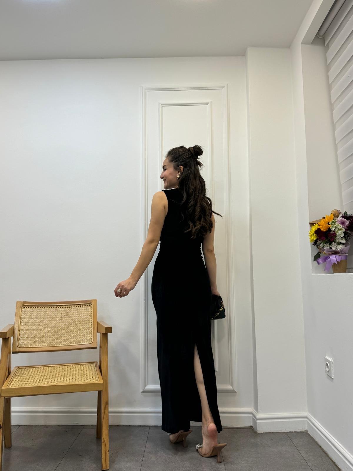 Siyah Drapeli Arka Yırtmaçlı Kadife Elbise 8175