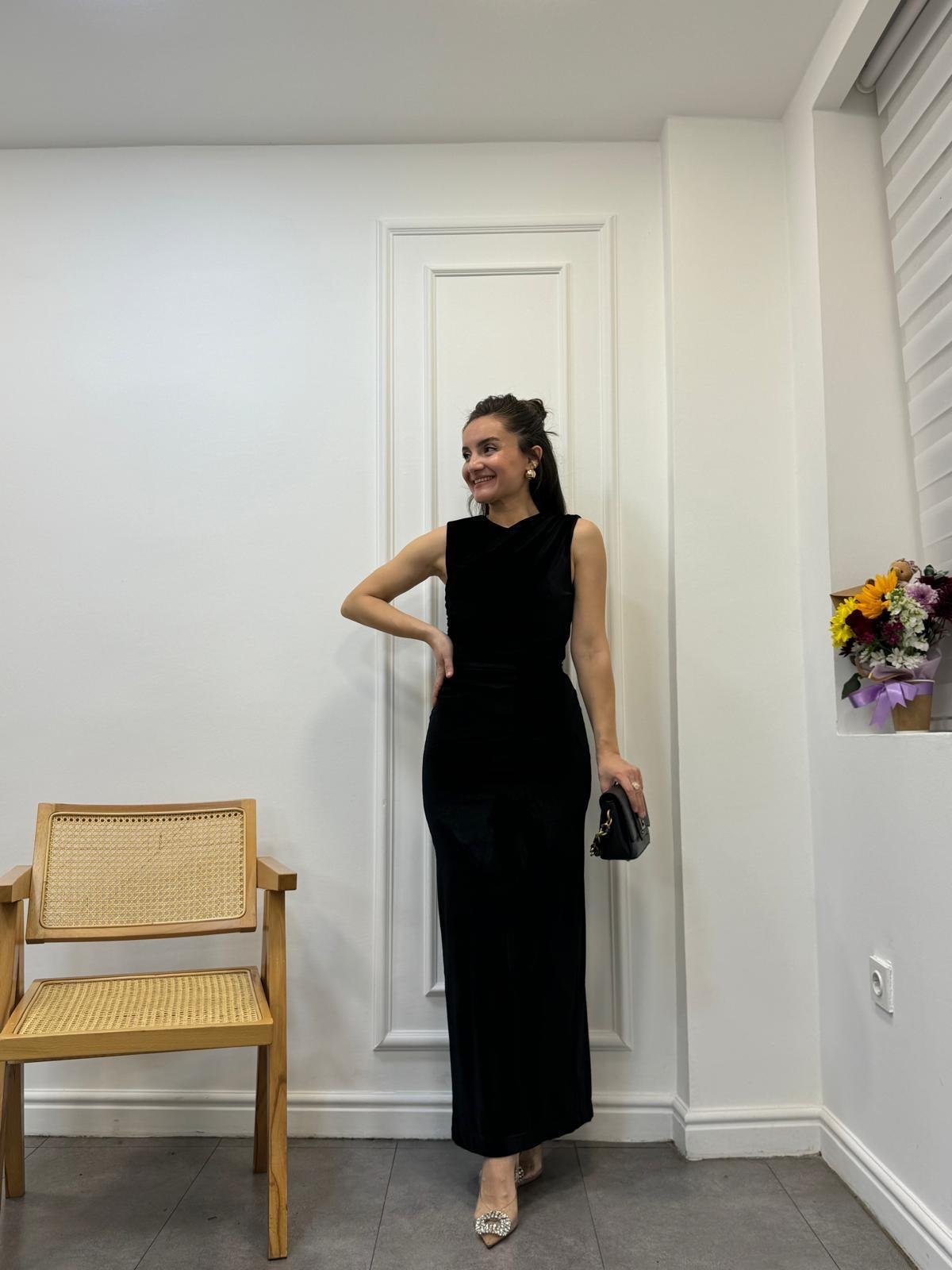 Siyah Drapeli Arka Yırtmaçlı Kadife Elbise 8175