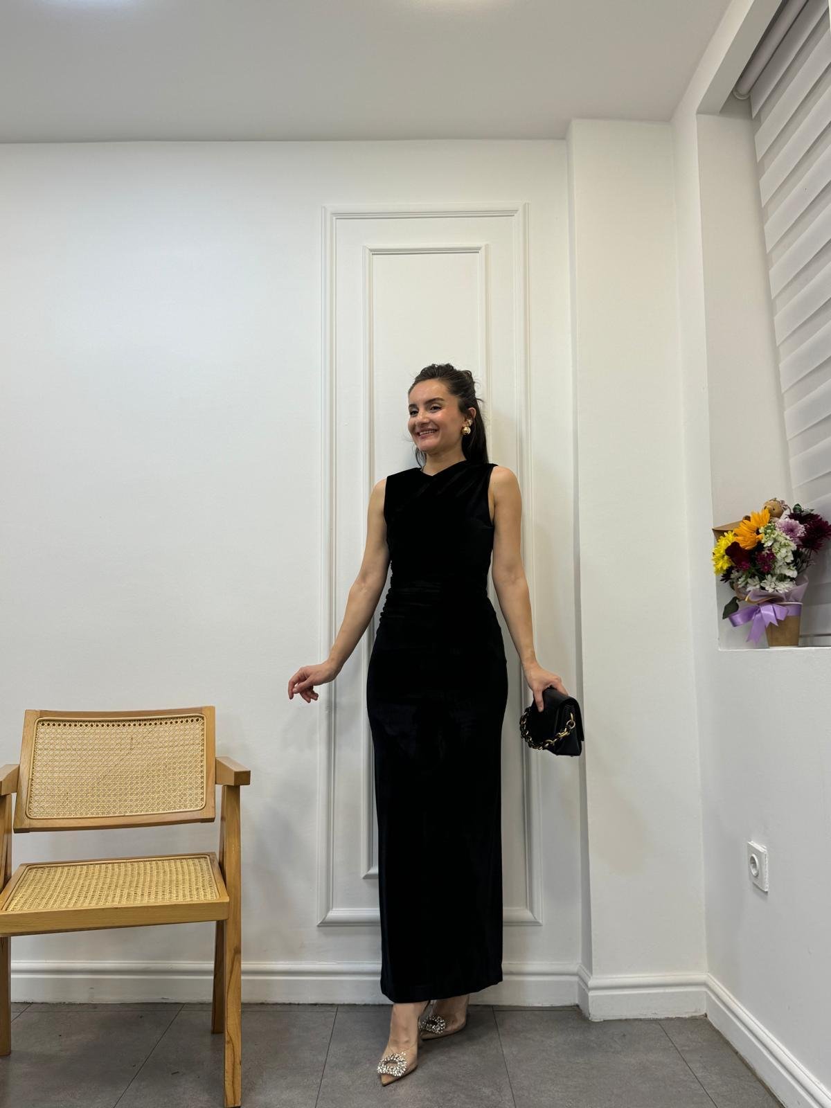 Siyah Drapeli Arka Yırtmaçlı Kadife Elbise 8175