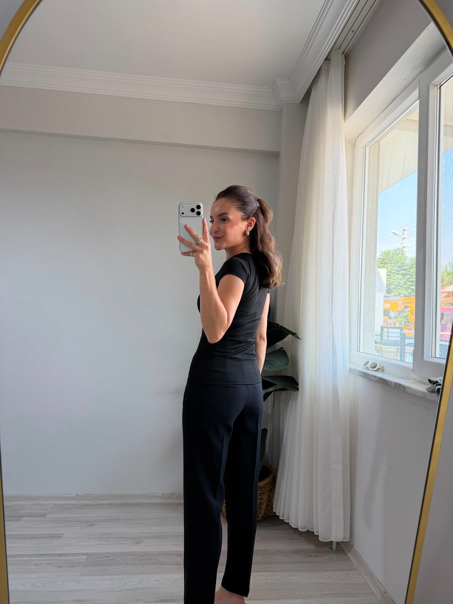 Siyah Düğme Detaylı Dekolteli Bluz 61071
