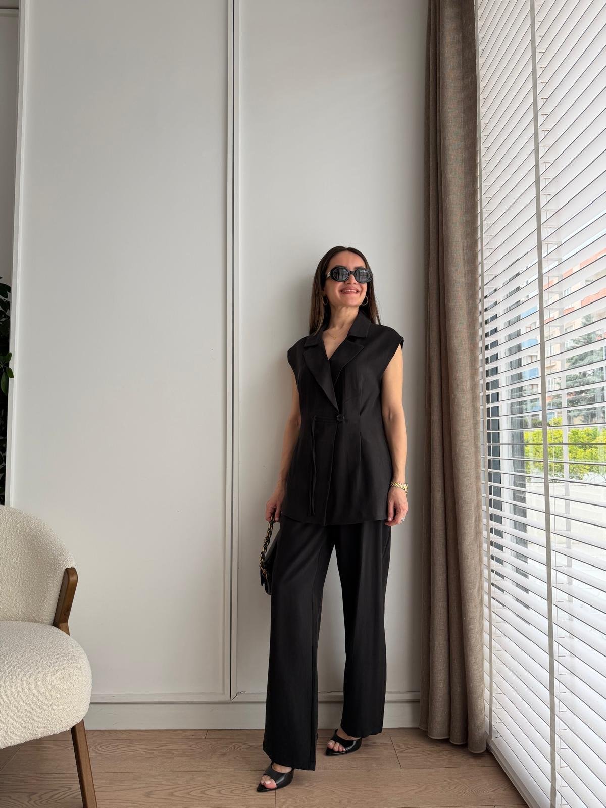 Siyah Düğme Detaylı Yelek Pantolan Takım 580784