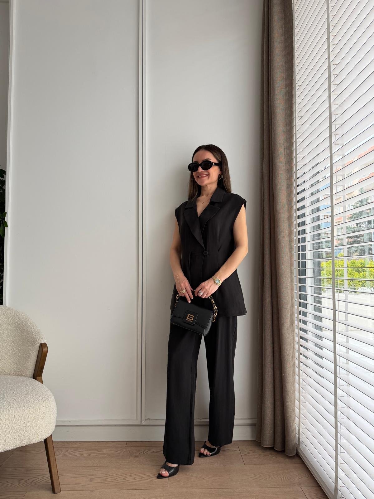 Siyah Düğme Detaylı Yelek Pantolan Takım 580784