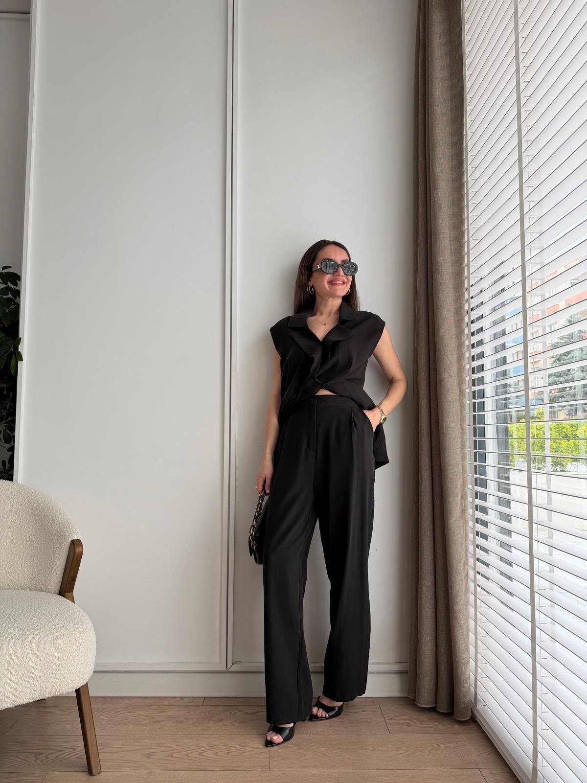 Siyah Düğme Detaylı Yelek Pantolan Takım 580784