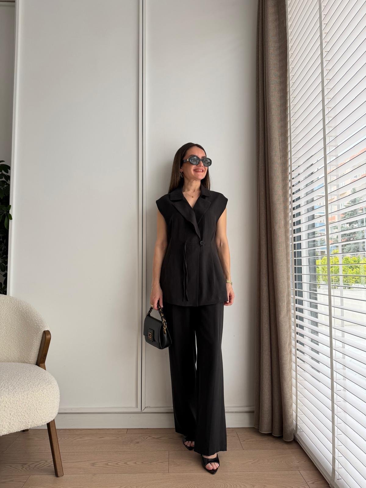 Siyah Düğme Detaylı Yelek Pantolan Takım 580784