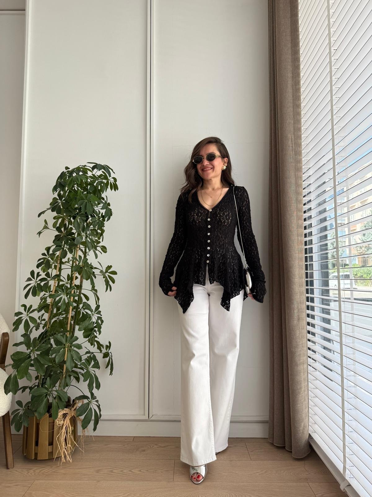 Siyah Düğmeli Peplum Dantel Bluz 60433