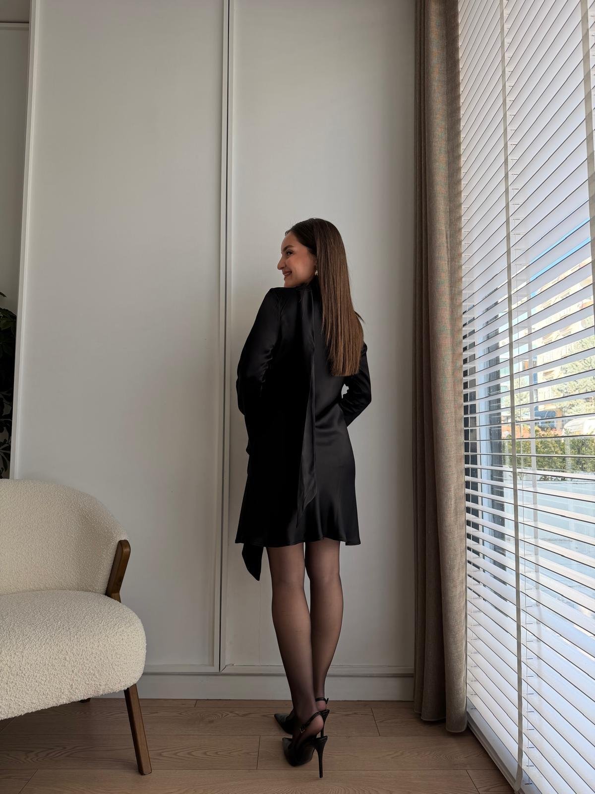 Siyah Fular Detaylı Mini Boy Saten Elbise 7778