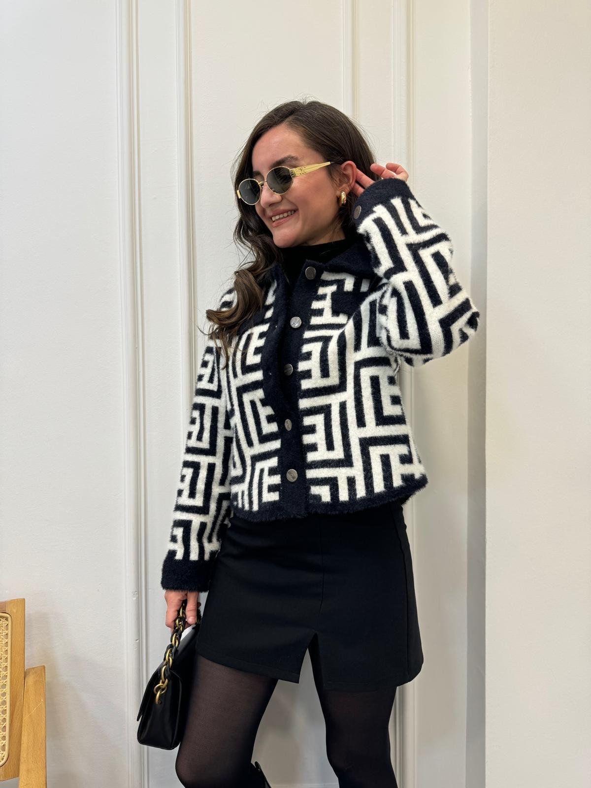 Siyah Geometrik Desen Cep Detaylı Angora Hırka 140204