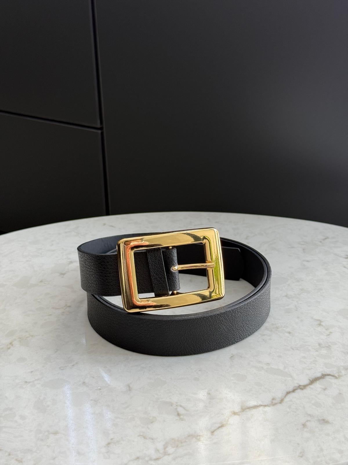 Siyah Gold Dikdörtgen Tokalı Kemer SB34