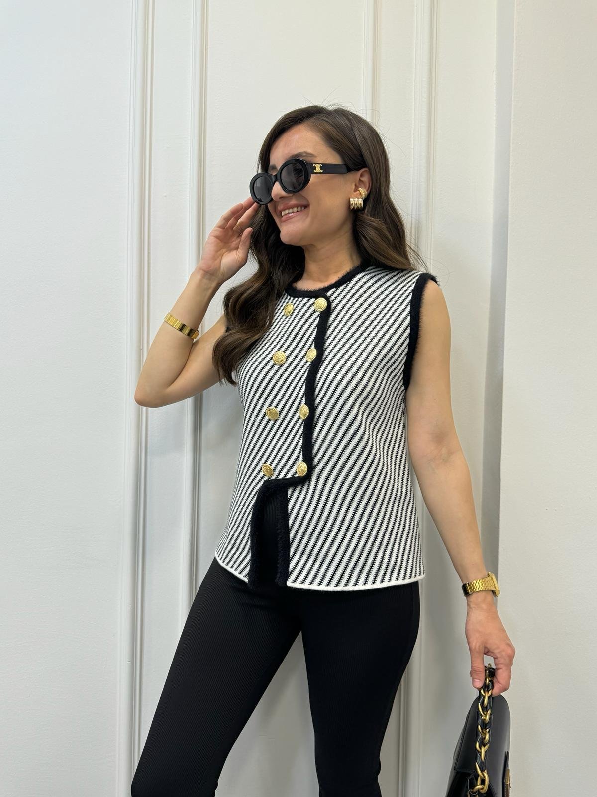 Siyah Gold Düğmeli Biyeli Triko Yelek 24518