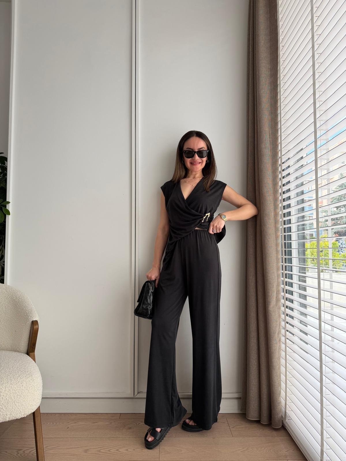 Siyah Gold Tokalı Fitilli Bluz Pantolon Takım 39251