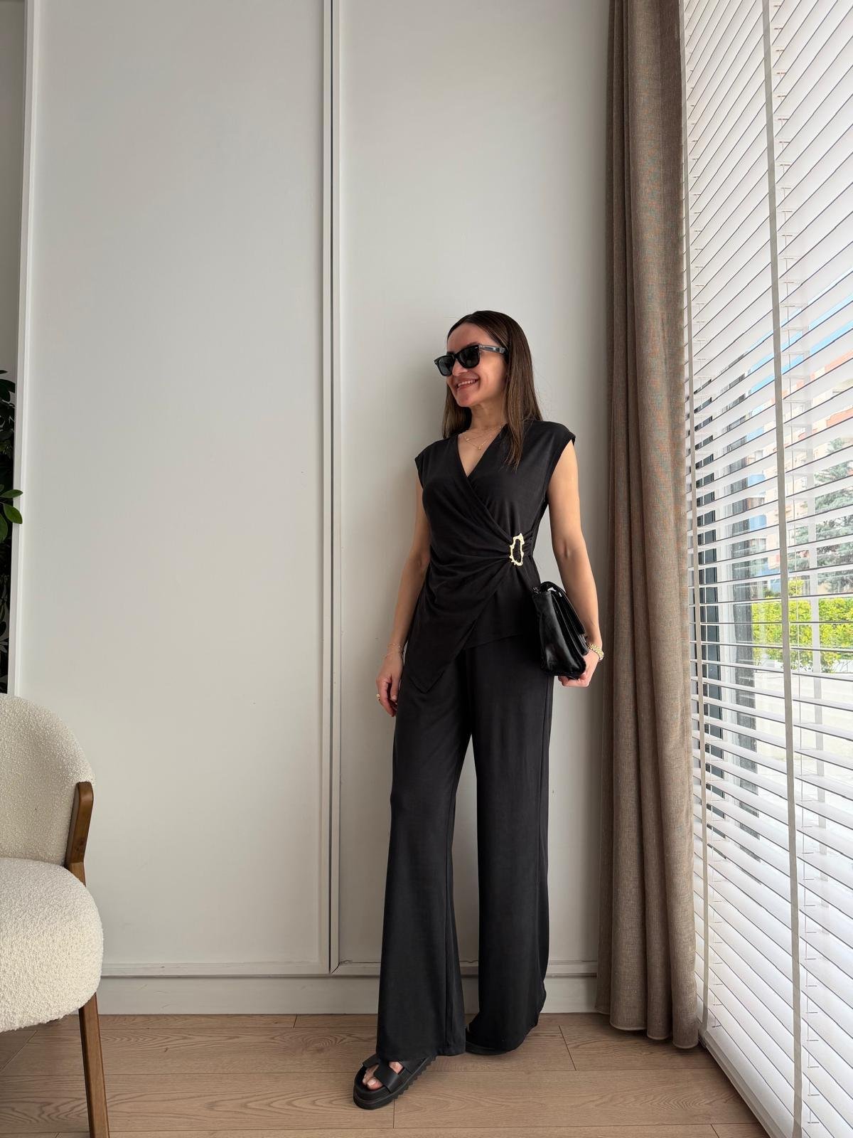 Siyah Gold Tokalı Fitilli Bluz Pantolon Takım 39251