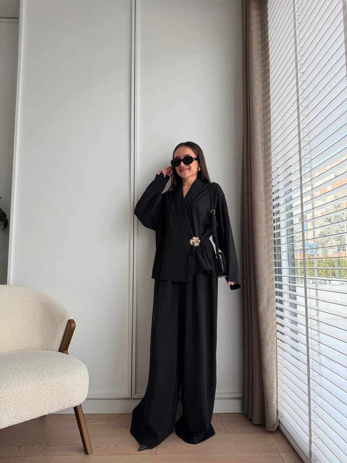 Siyah Gül Broşlu Ceket Pantolon Takım 8896