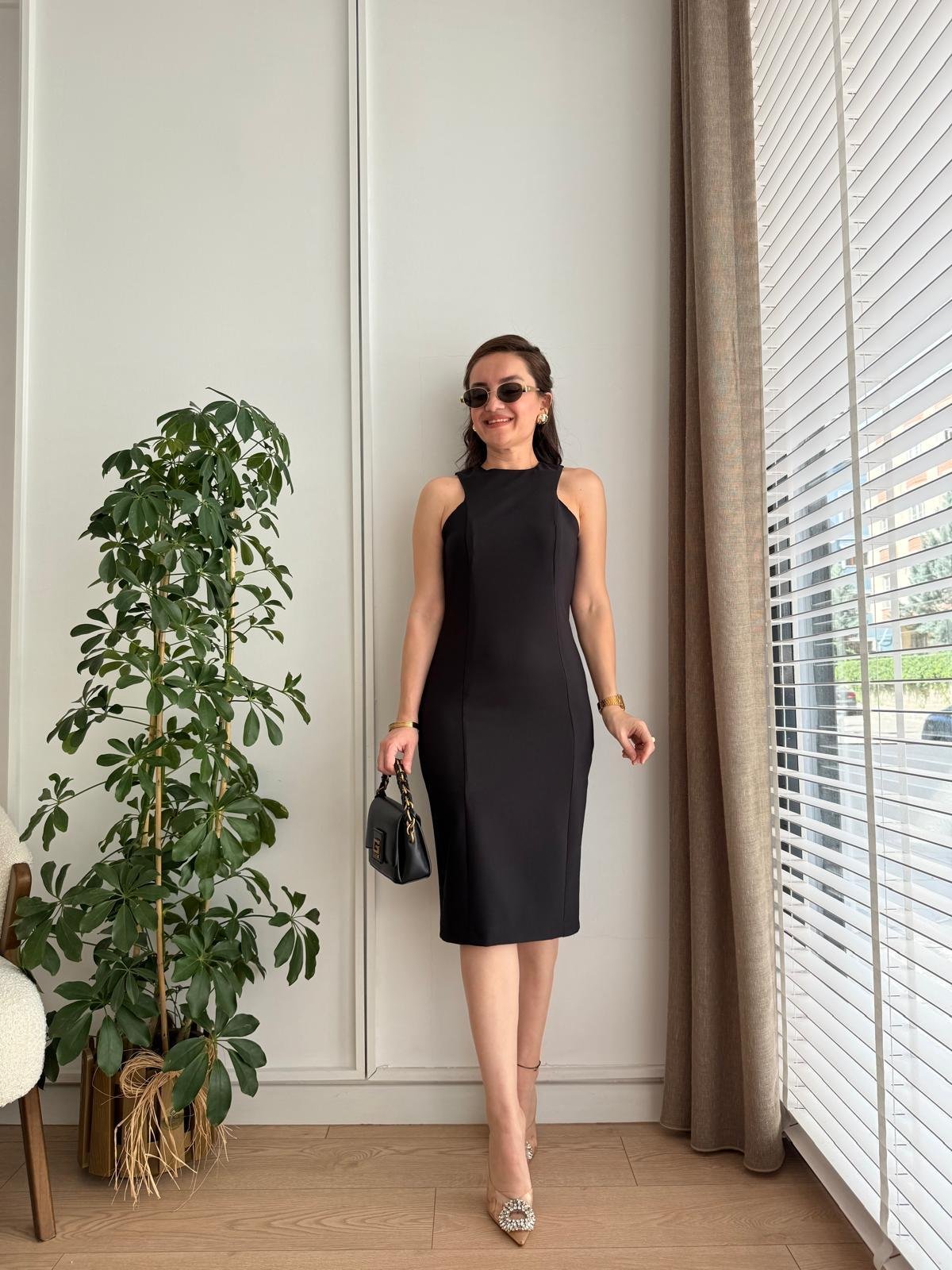 Siyah Halter Yaka Arkası Yırtmaçlı Kalem Elbise 1135