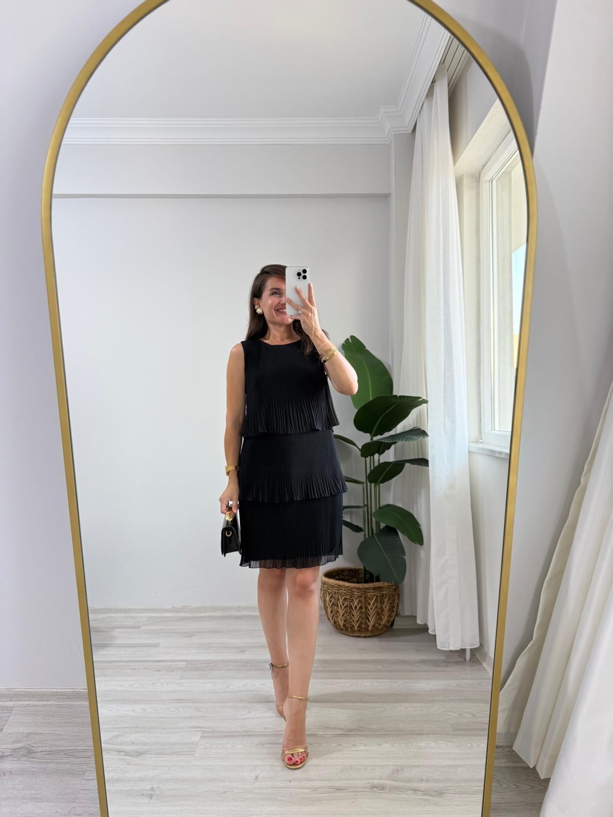 Siyah İnce Piliseli Katlı Şifon Elbise 2627