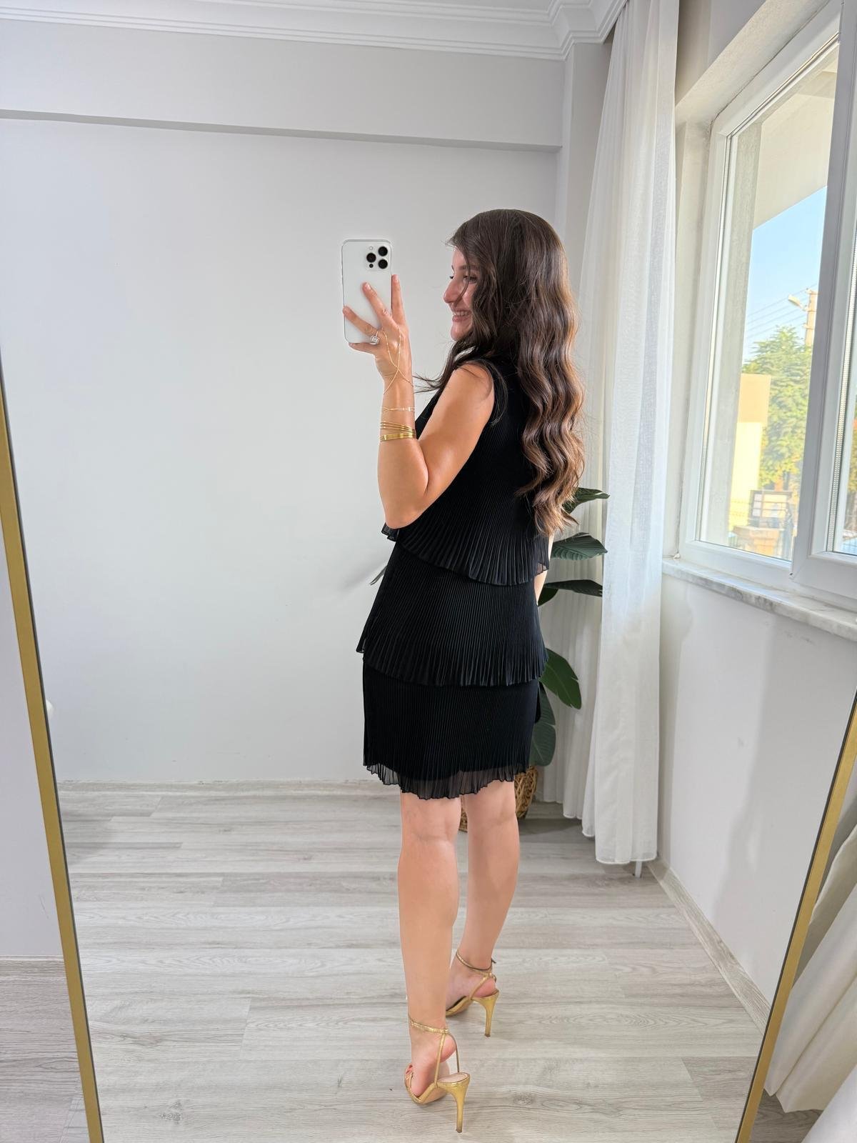 Siyah İnce Piliseli Katlı Şifon Elbise 2627