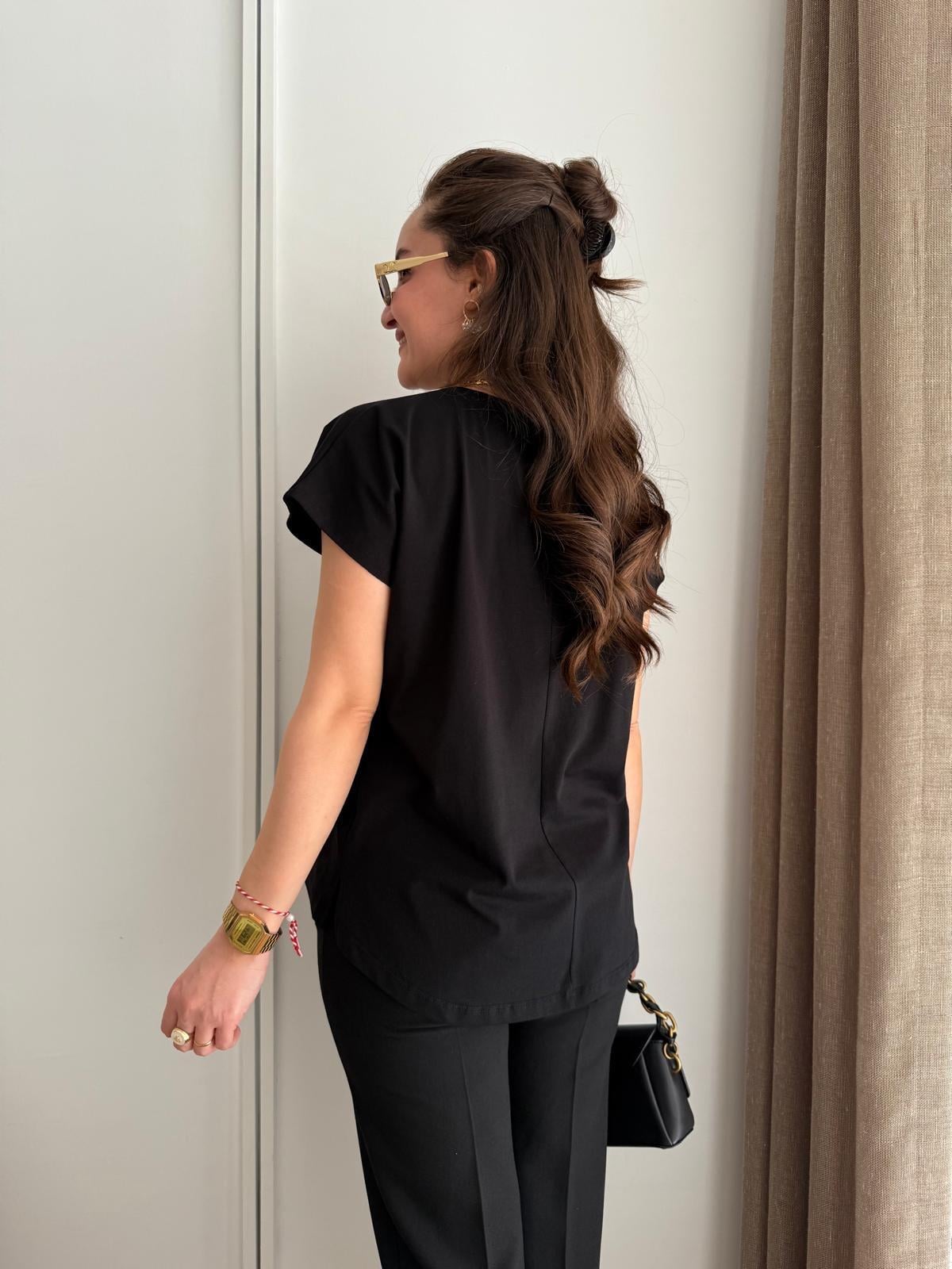 Siyah Kabartma Çiçek Detaylı Tshirt 24123