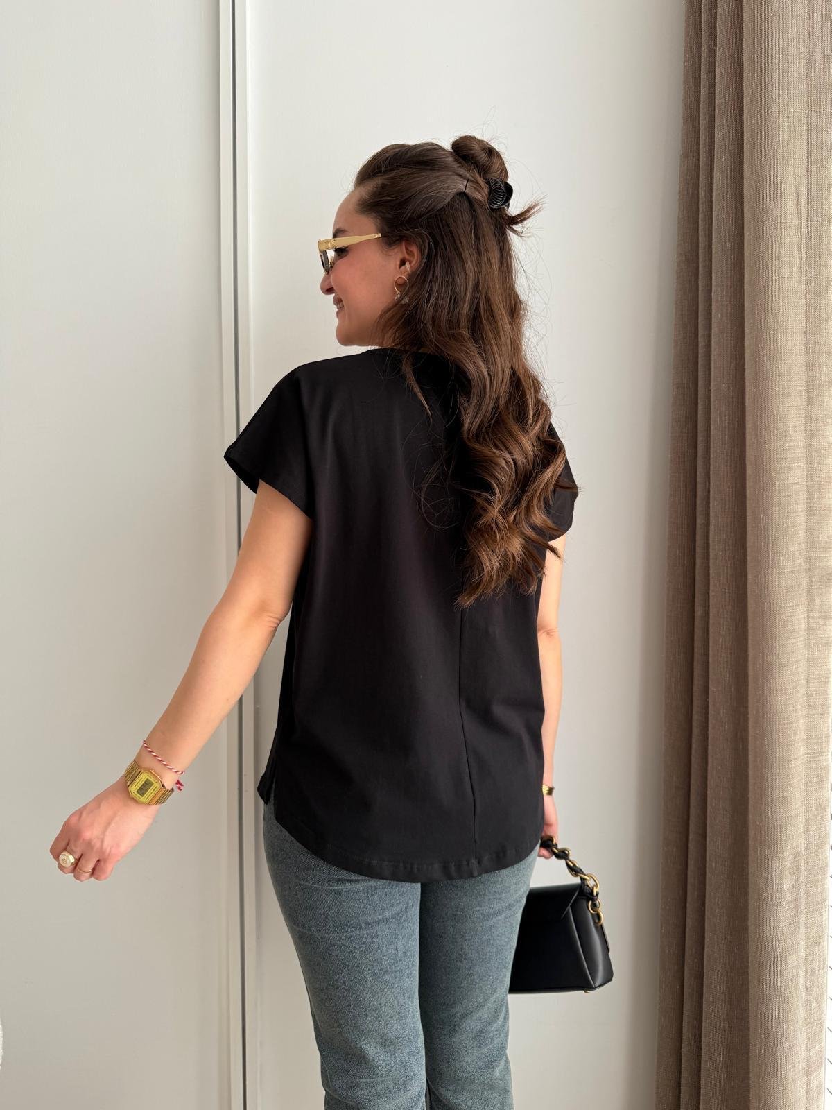 Siyah Kabartma Gül Detaylı Tshirt 25024