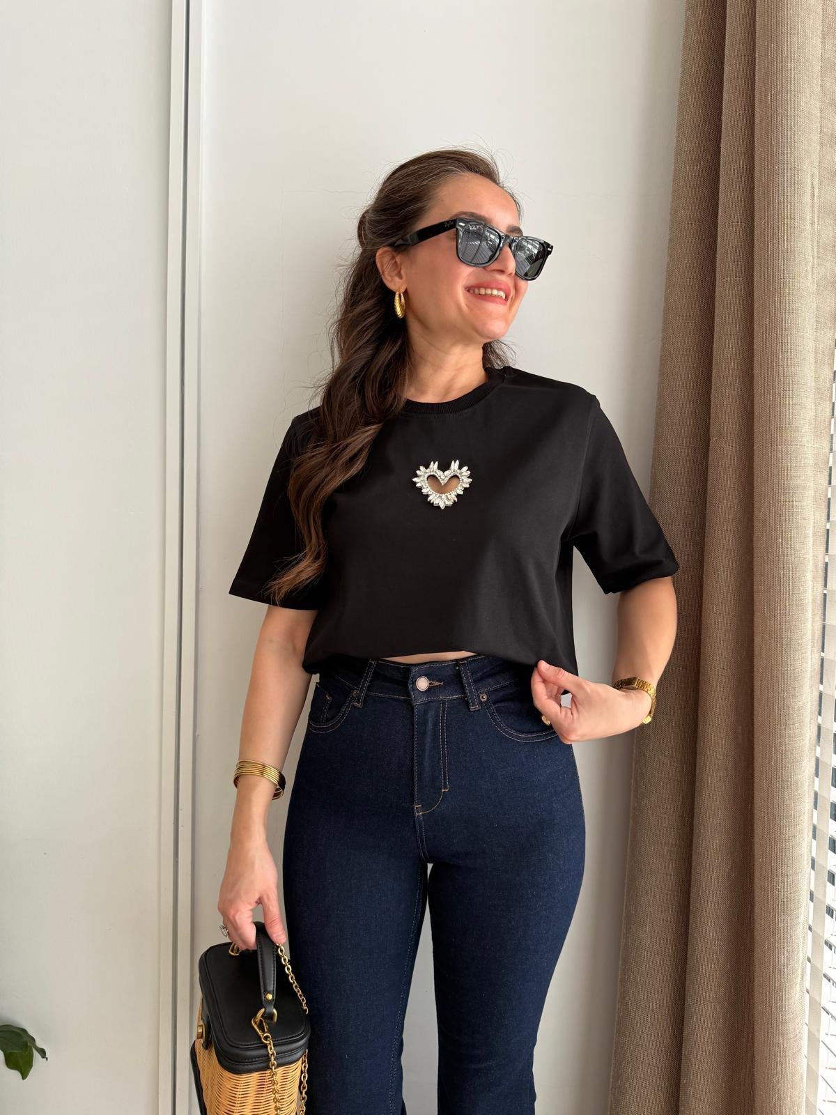 Siyah Kalp Detaylı Tshirt 251058
