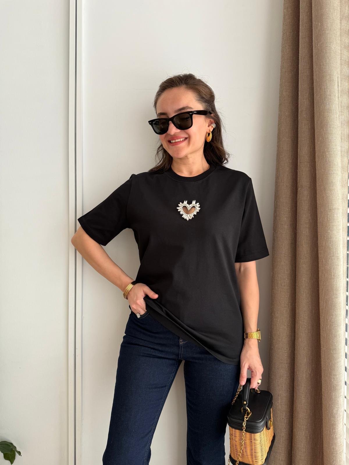 Siyah Kalp Detaylı Tshirt 251058