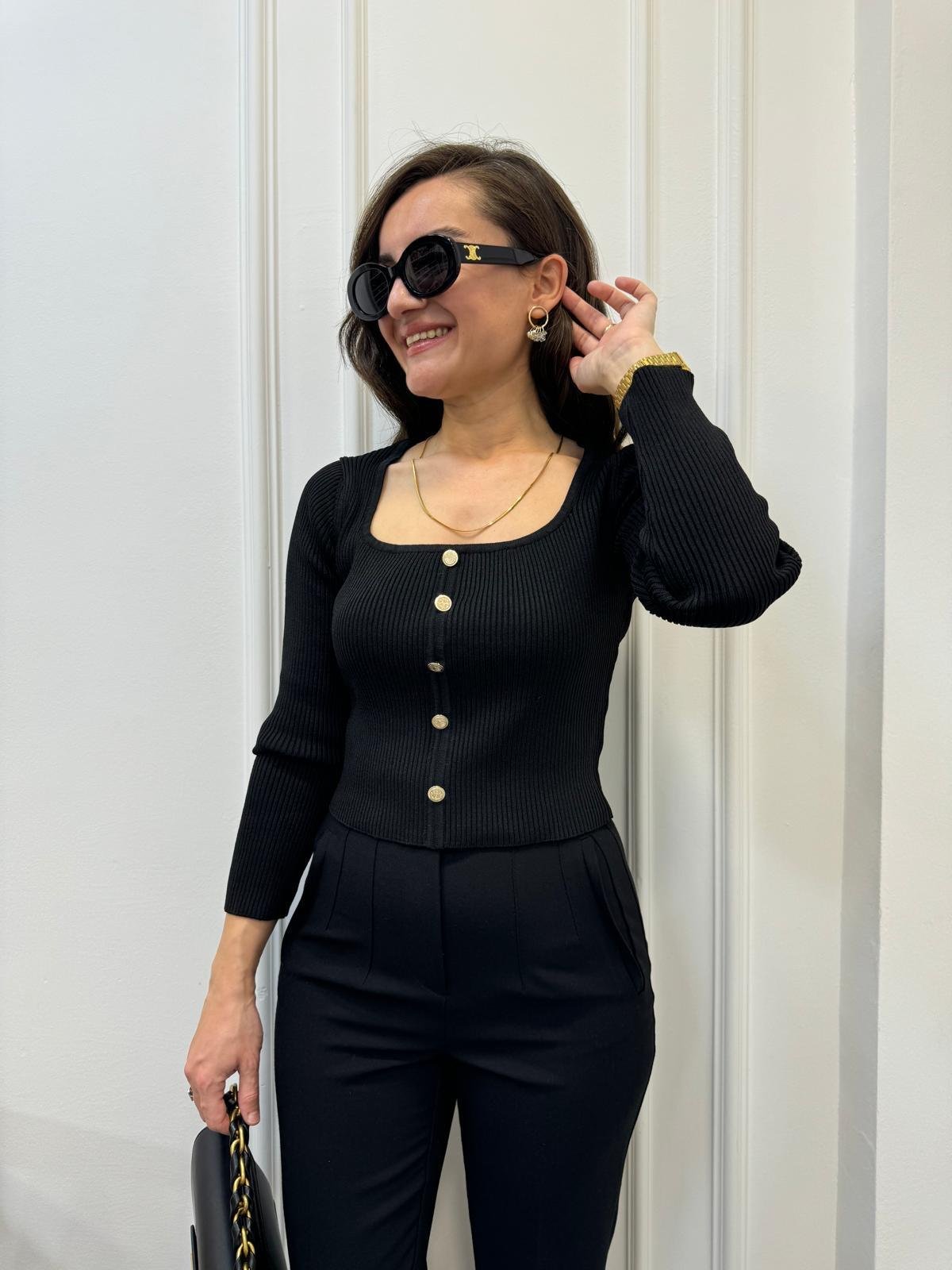 Siyah Kare Yaka Gold Düğme Detaylı Fitilli Triko Bluz 4314
