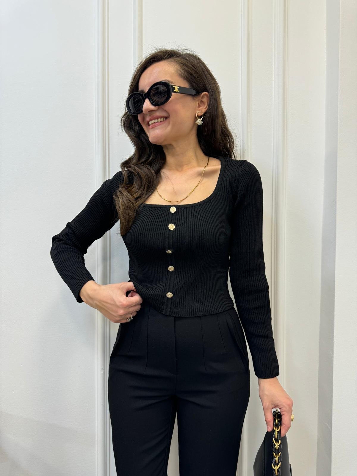 Siyah Kare Yaka Gold Düğme Detaylı Fitilli Triko Bluz 4314