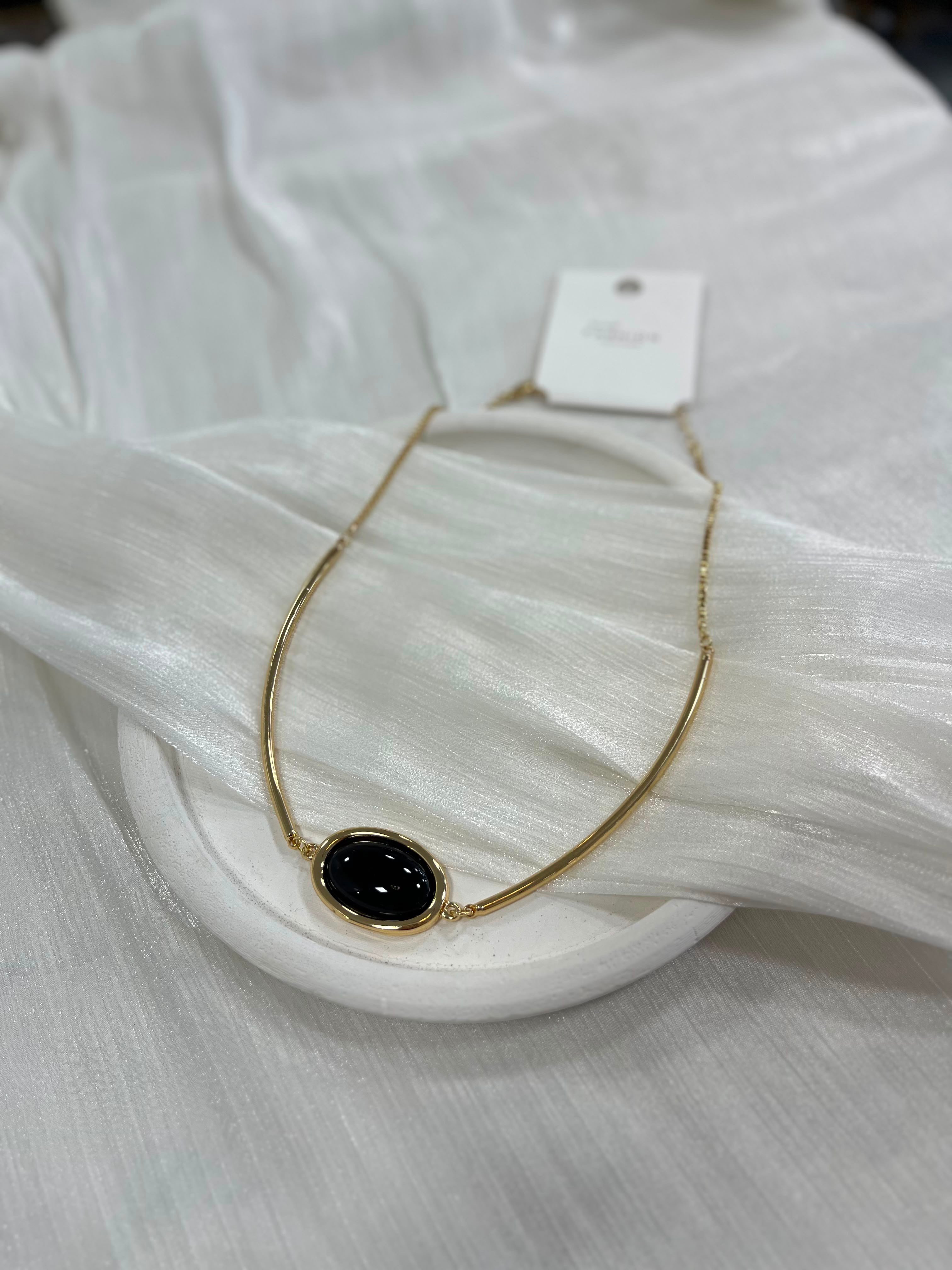 Siyah Kavisli Oval Taşlı Kolye KY04