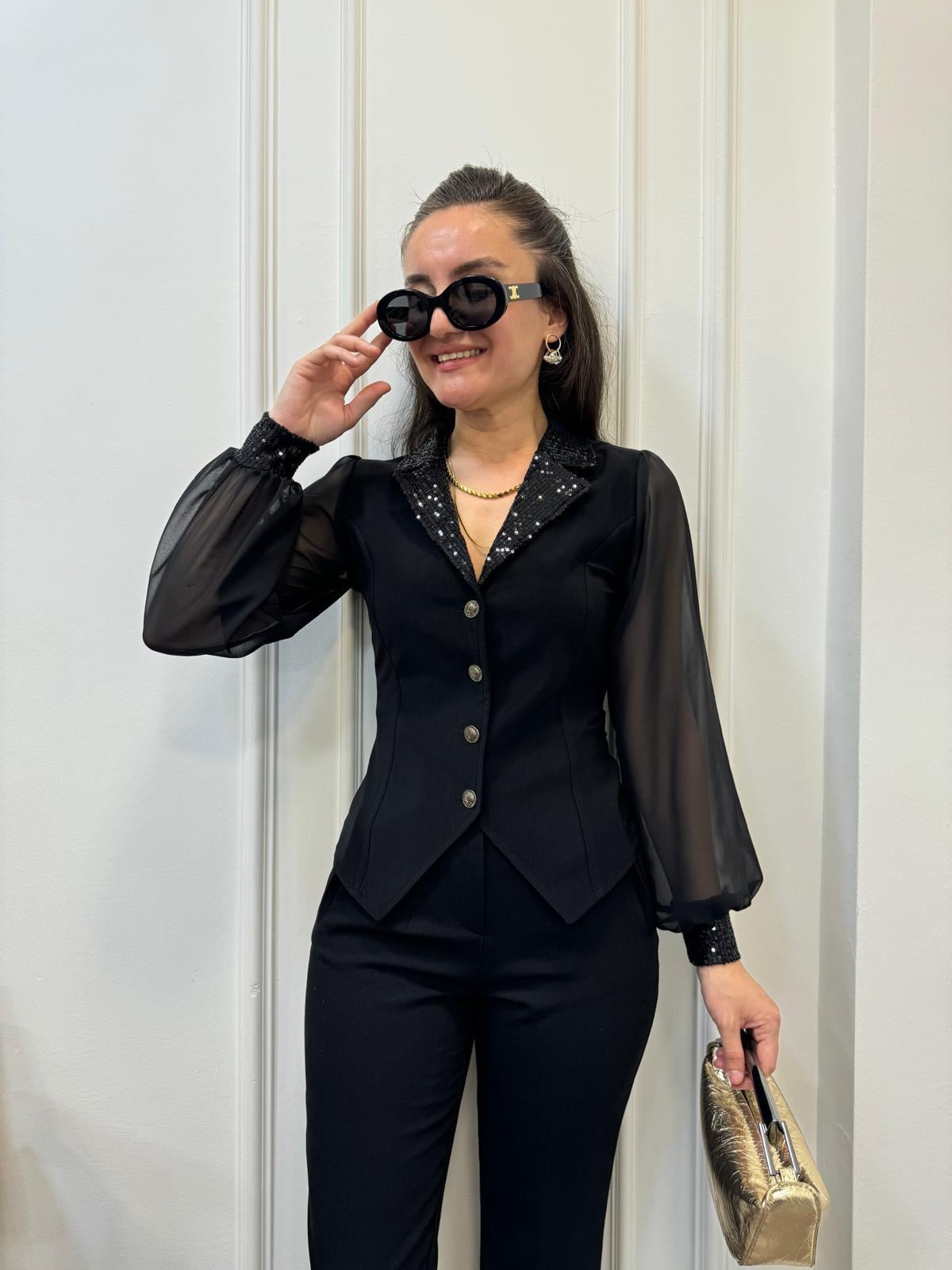 Siyah Kolları Şifon Payet Detaylı Bluz 2784