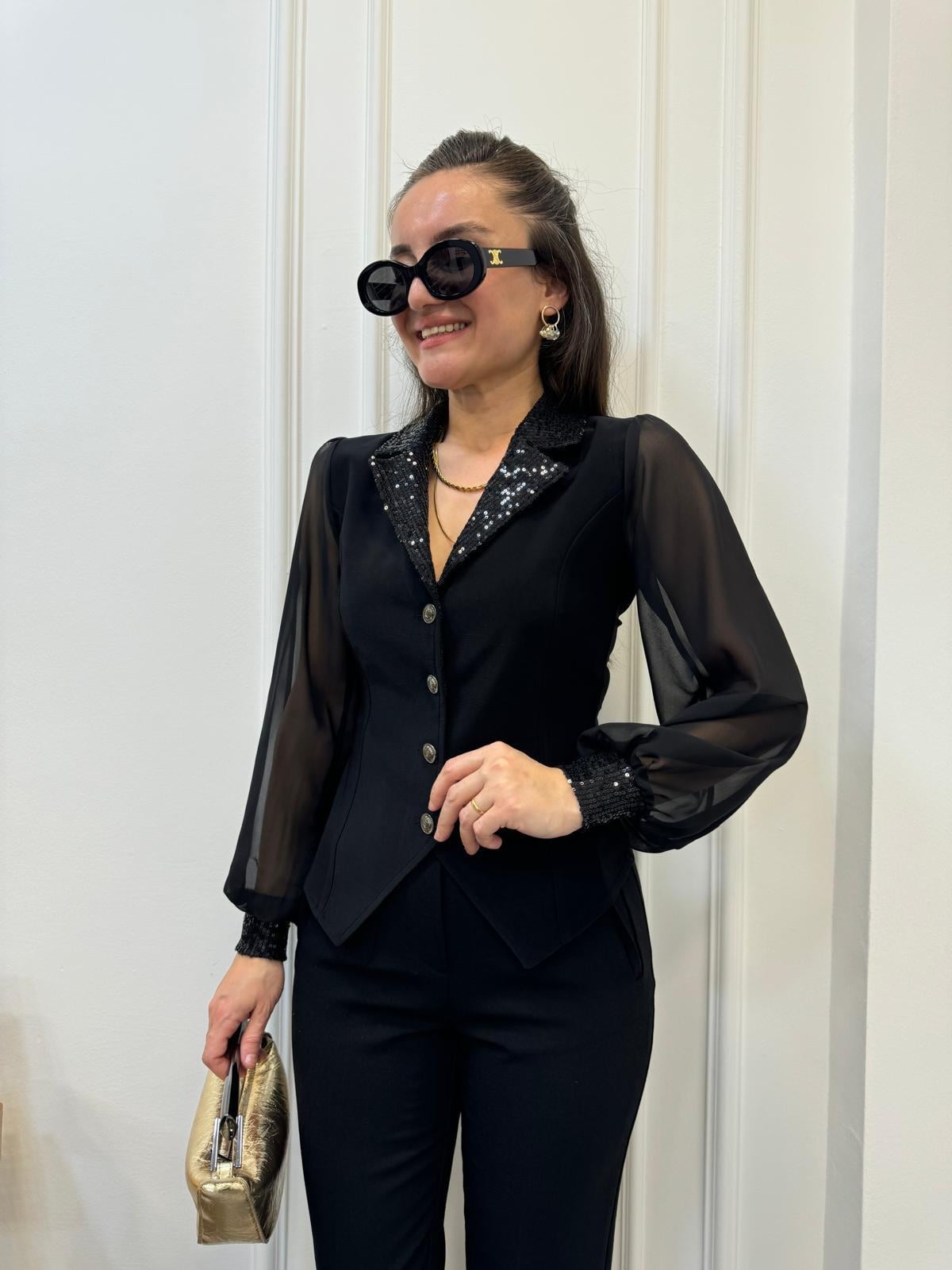 Siyah Kolları Şifon Payet Detaylı Bluz 2784