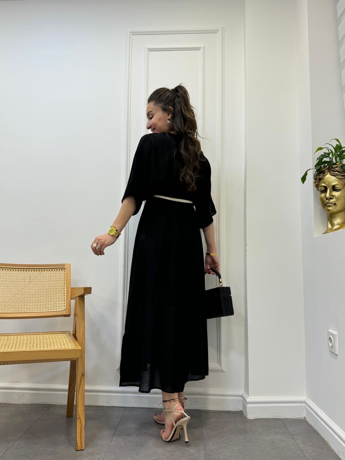 Siyah Kruvaze Yaka Astarlı Kemerli Bürümcük Kumaş Elbise 2782