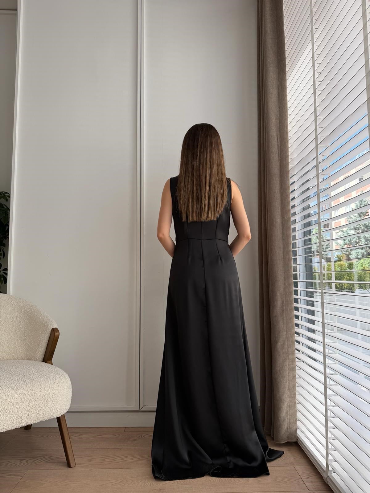 Siyah Kruvaze Yaka Düğüm Detaylı Yırtmaçlı Elbise 261737