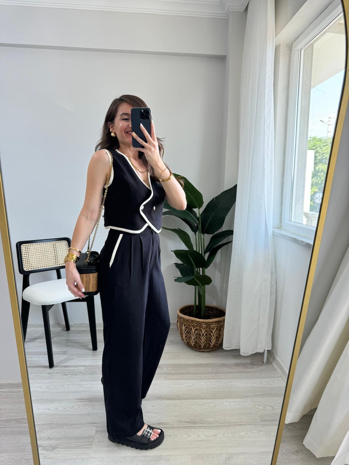 Siyah Kruvaze Yaka Şeritli Yelek Pantolon Takım 035