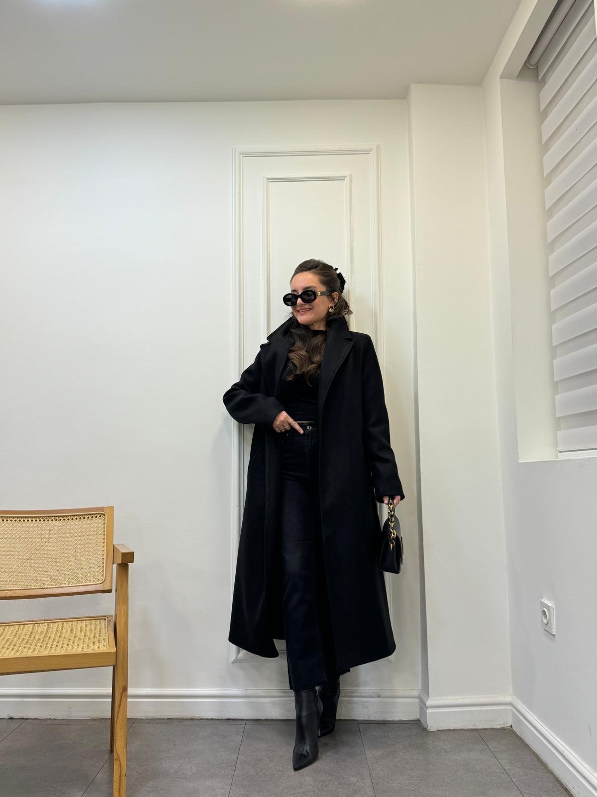 Siyah Kuşaklı Astarlı Kaban 9350