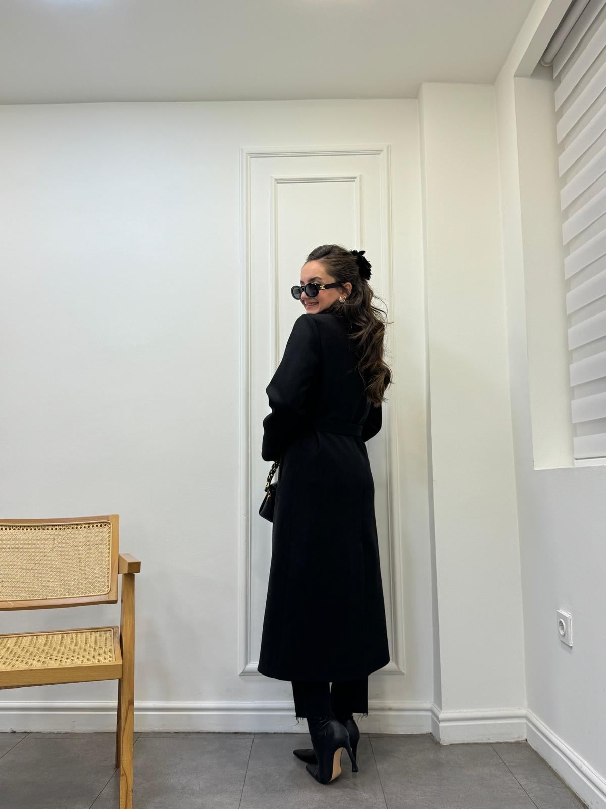 Siyah Kuşaklı Astarlı Kaban 9350