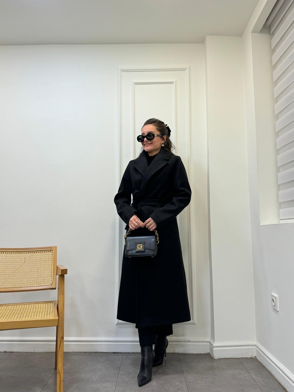 Siyah Kuşaklı Astarlı Kaban 9350