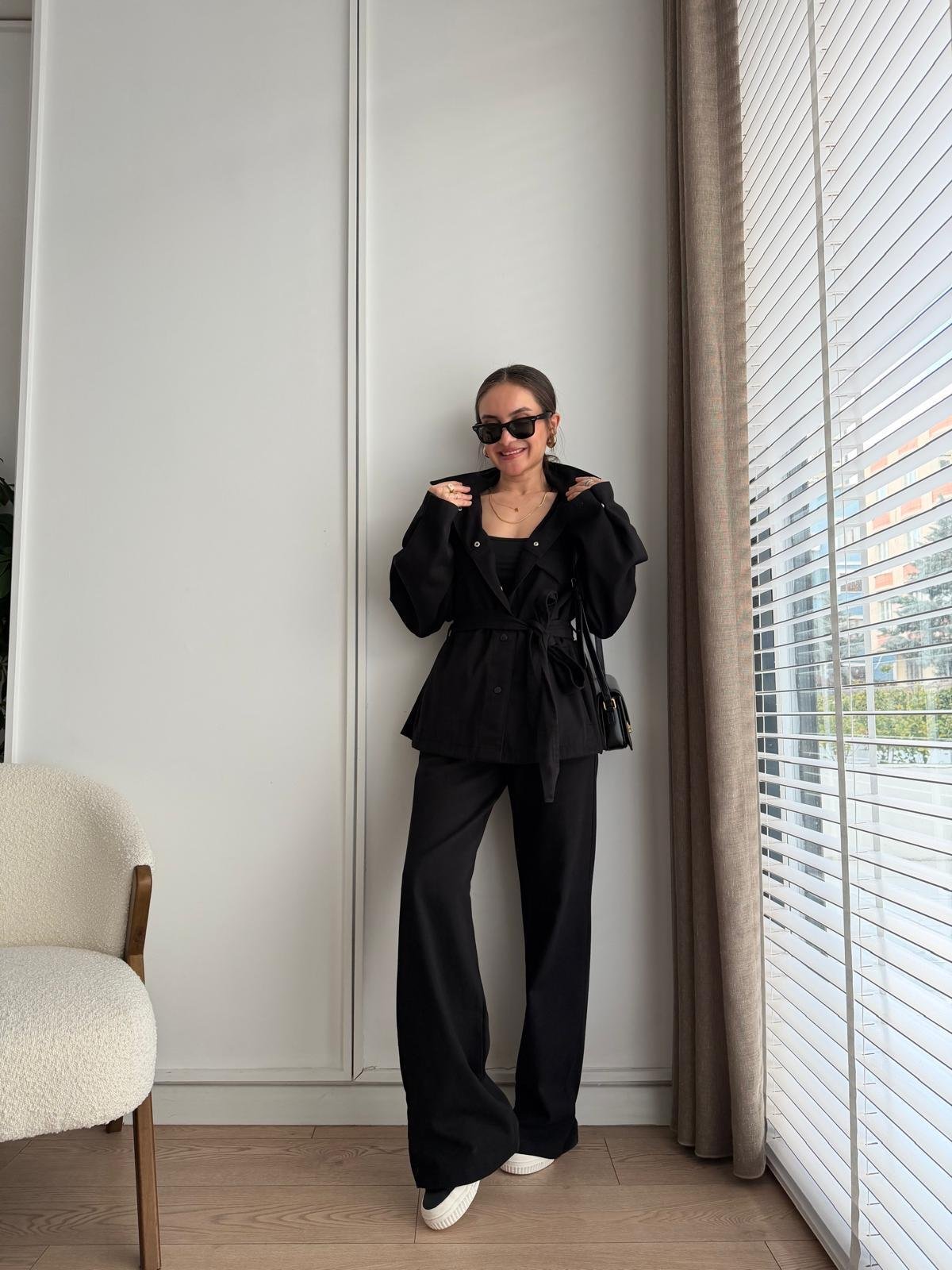 Siyah Kuşaklı Çıtçıt Düğmeli Gabardin Takım 8897