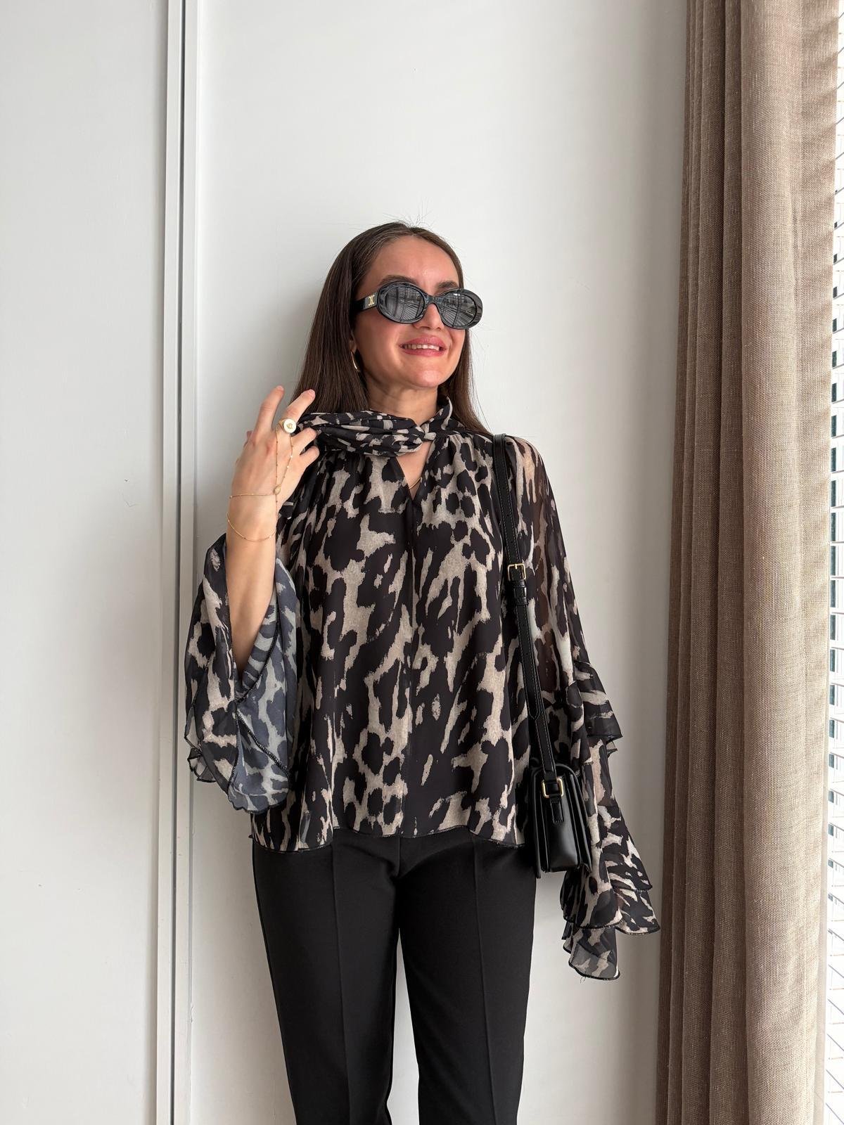 Siyah Leopar Desen Kol Detaylı Şifon Bluz 5024