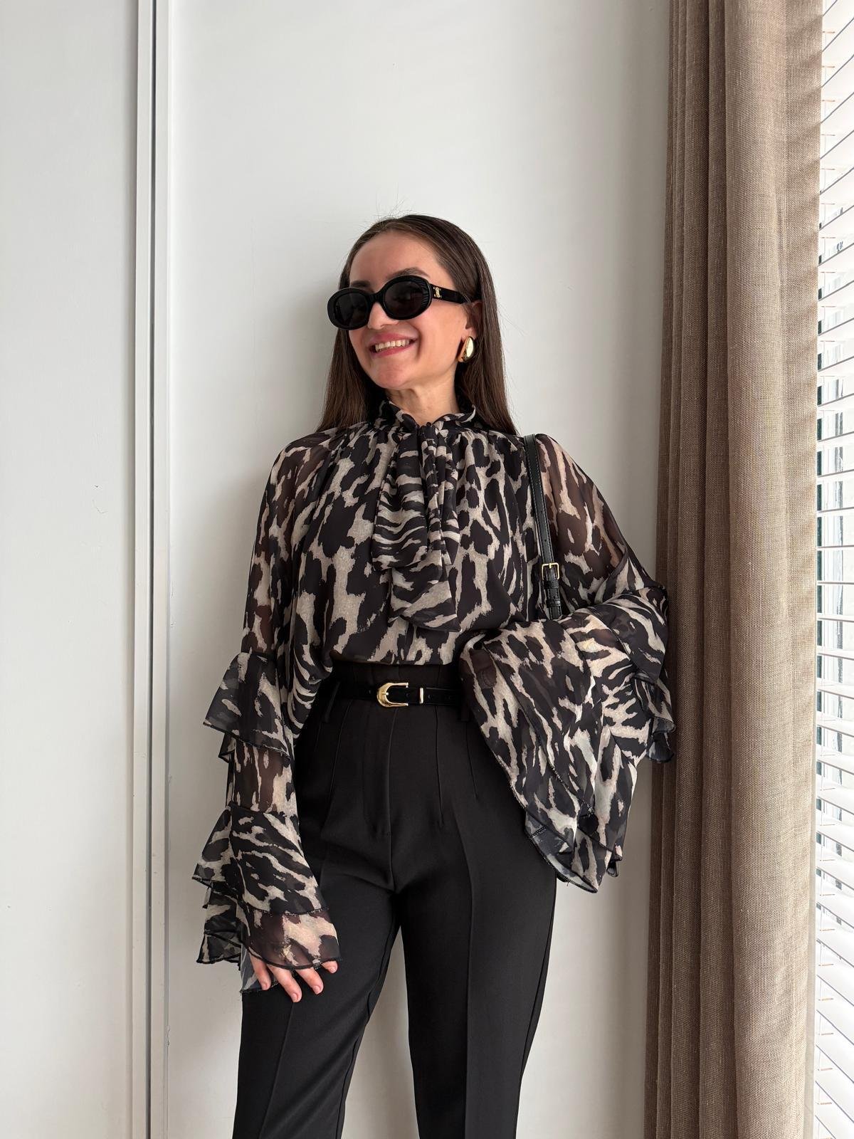 Siyah Leopar Desen Kol Detaylı Şifon Bluz 5024